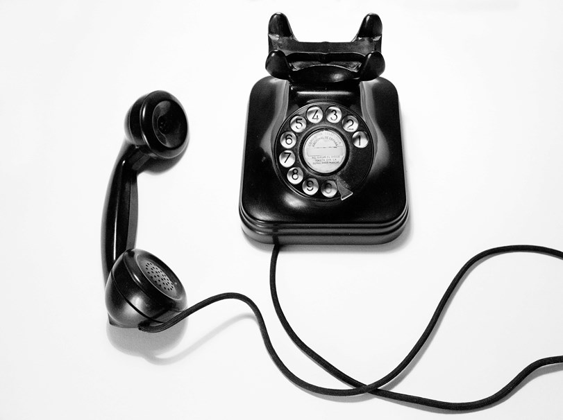 Tag telefonen og ring til Demenslinien og få rådgivning i dag